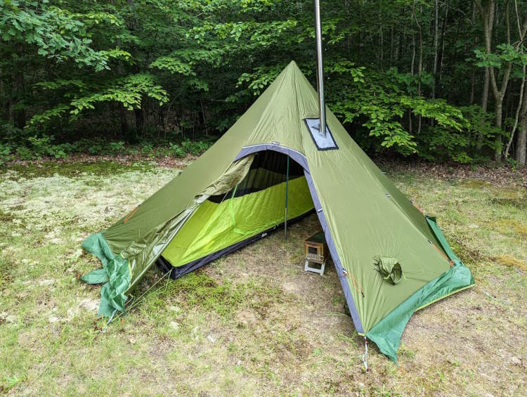 Luxe F8e Winter Shelter with optional inner and wood stove